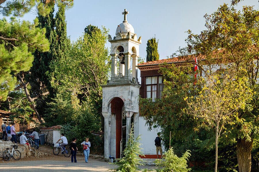 Büyükada'da Aya Yorgi'ye tırmanın!
